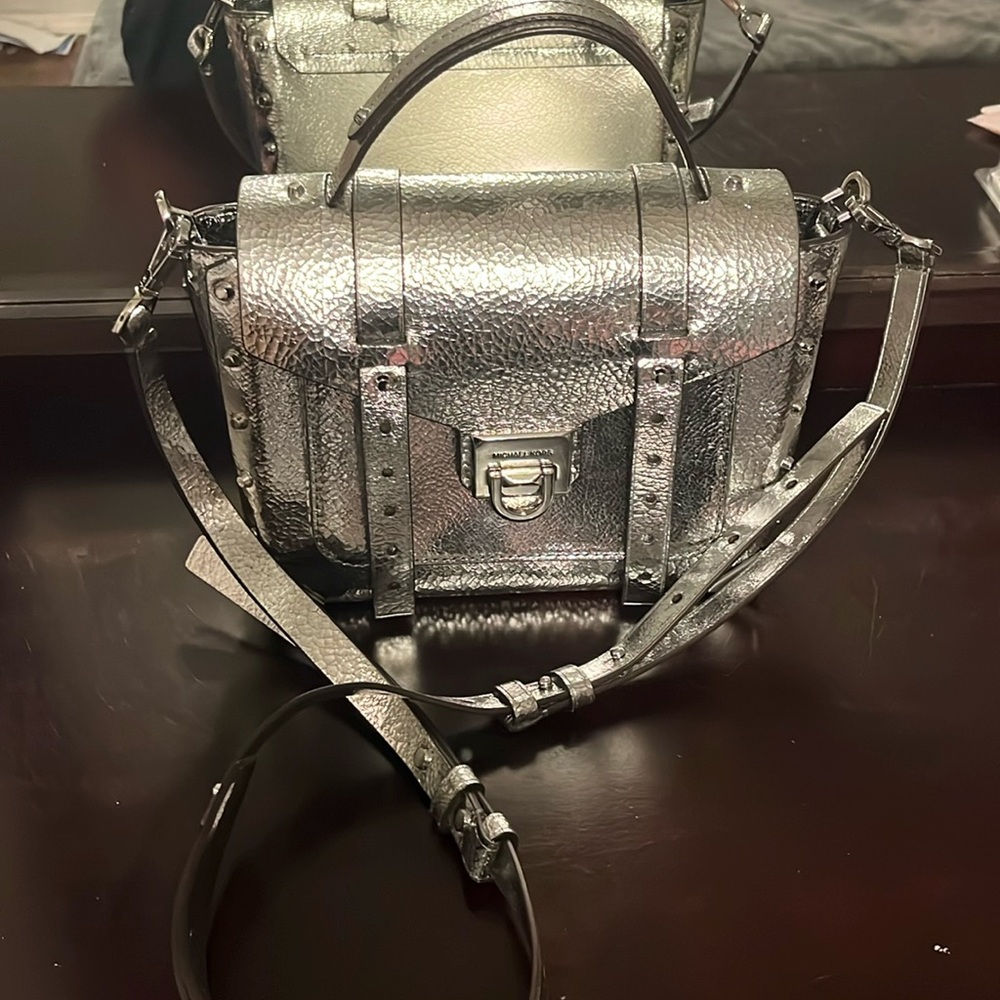 MICHAEL KORS Manhattan metallic silver crossbody